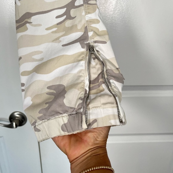 Sanctuary neutral camouflage print cargo joggers size XS - Picture 8 of 11